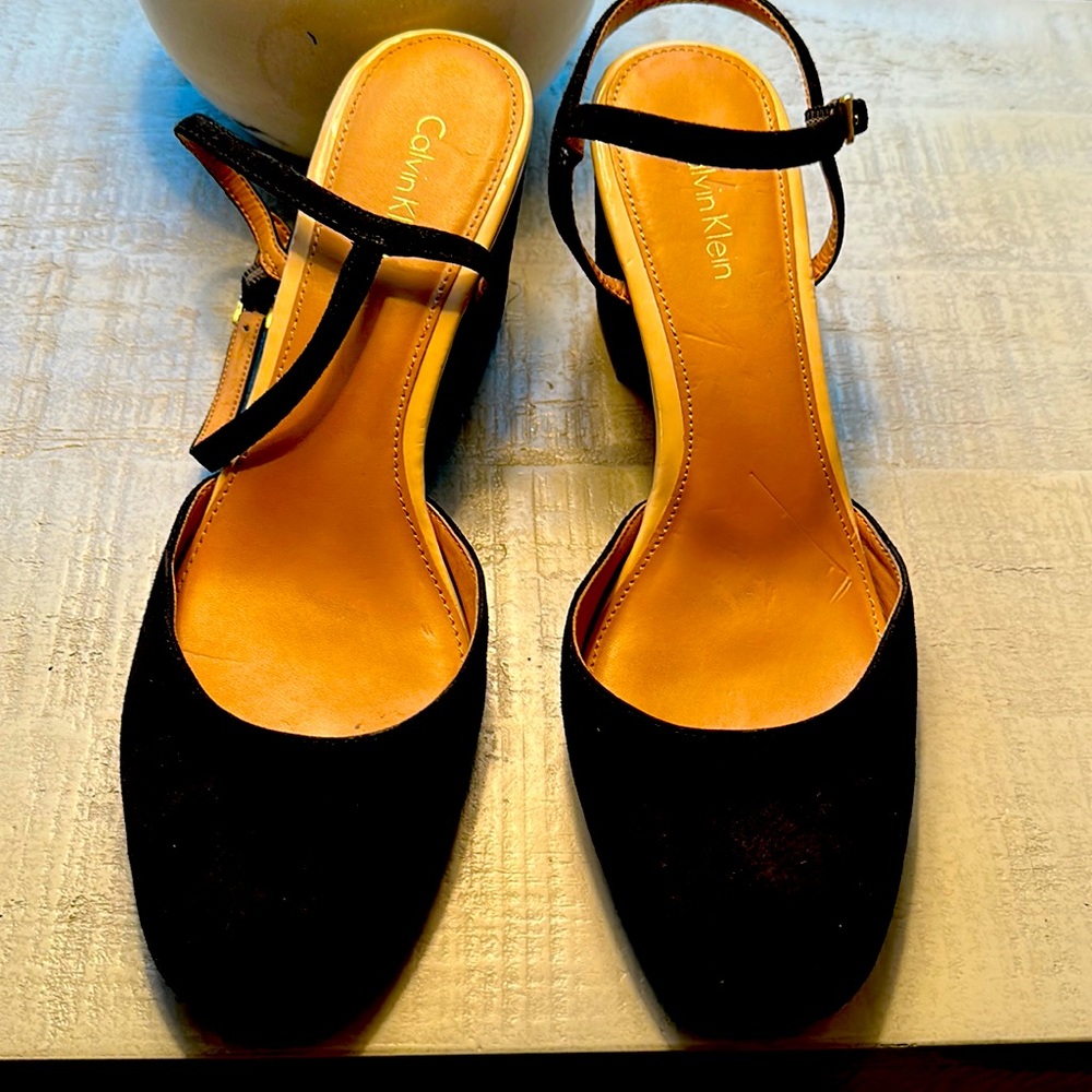 Calvin Klein ciley black suede round toe heel shoes 9